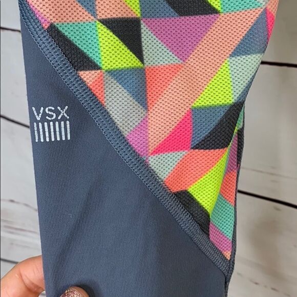 VSX Victoria’s Secret The Knockout Crop Capris Leggings in Grey & Multicolor - Picture 3 of 4